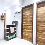 Twamev Couple Friendly Rajouri Garden By The Arrow