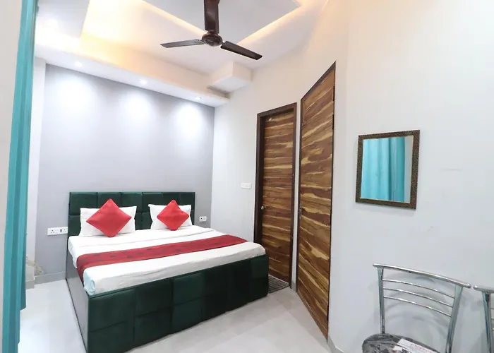 Twamev Couple Friendly Rajouri Garden By The Arrow