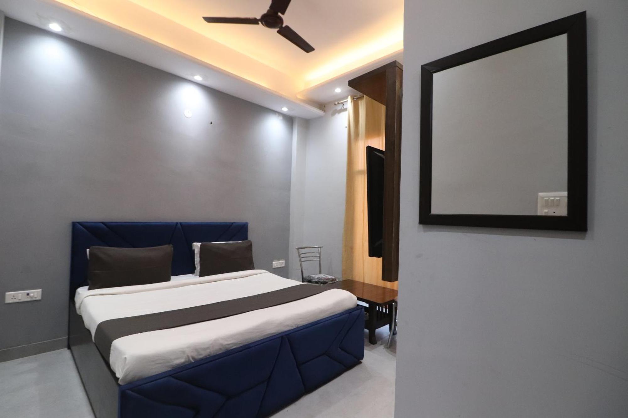 Hotel Twamev Couple Friendly Rajouri Garden By The Arrow 4*