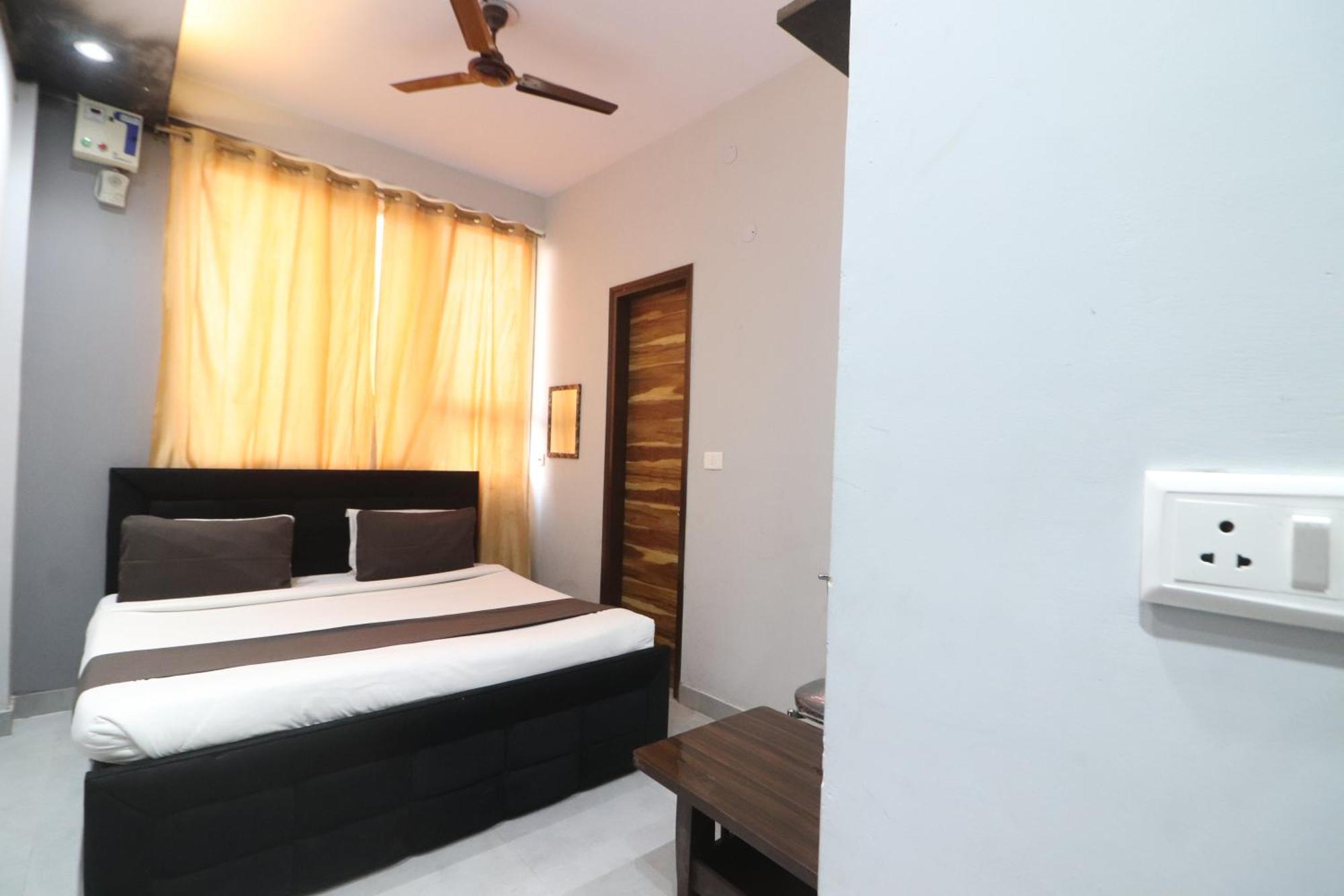 Twamev Couple Friendly Rajouri Garden By The Arrow 4*