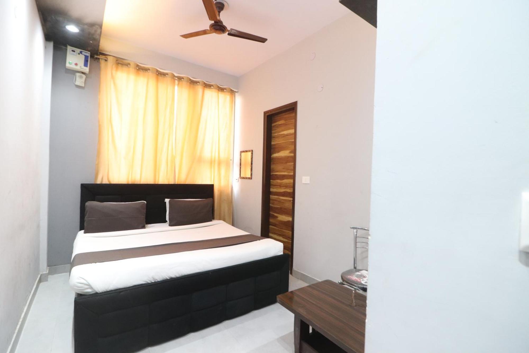 Hotel Twamev Couple Friendly Rajouri Garden By The Arrow 4*