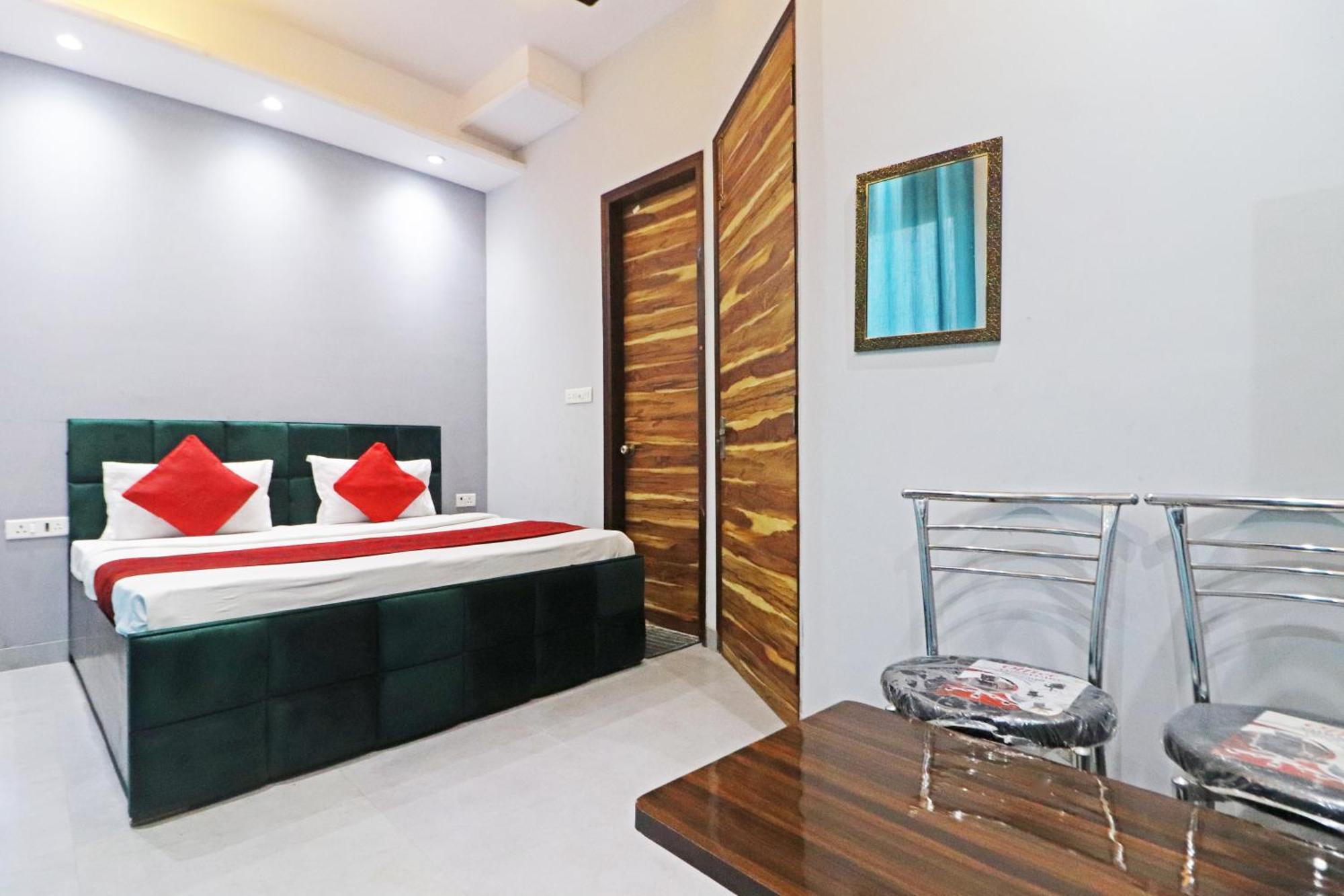 Twamev Couple Friendly Rajouri Garden By The Arrow Hotel