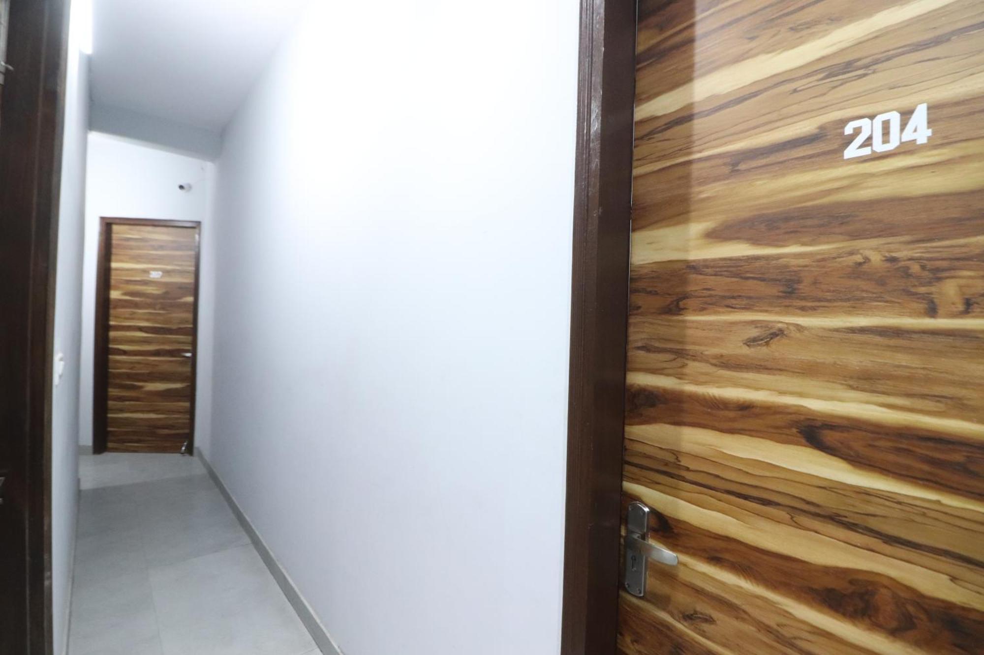 Twamev Couple Friendly Rajouri Garden By The Arrow Hotel 4*