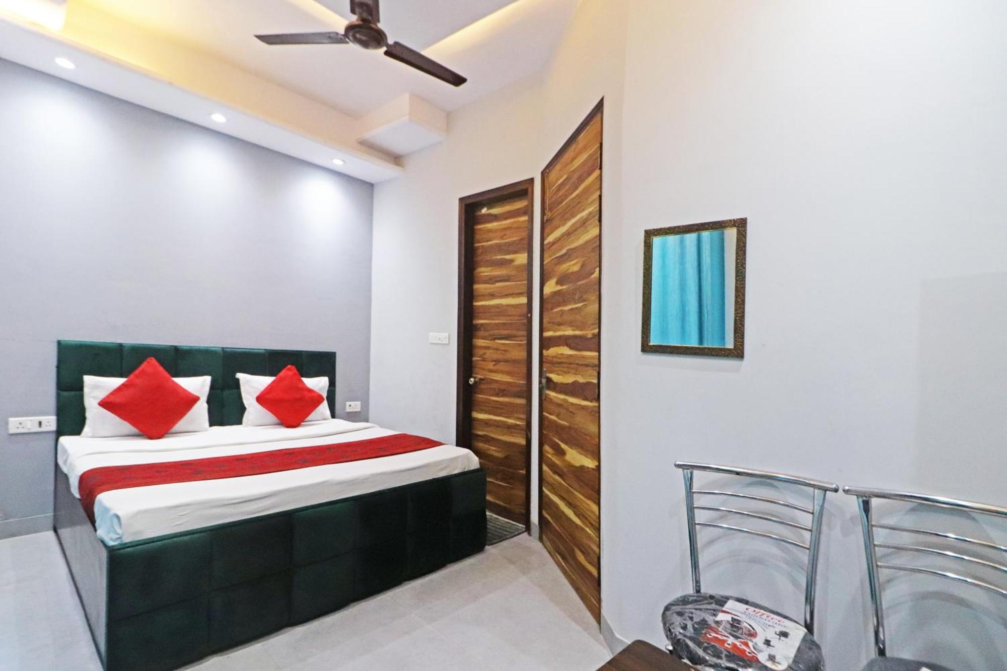 Twamev Couple Friendly Rajouri Garden By The Arrow 4* New Delhi