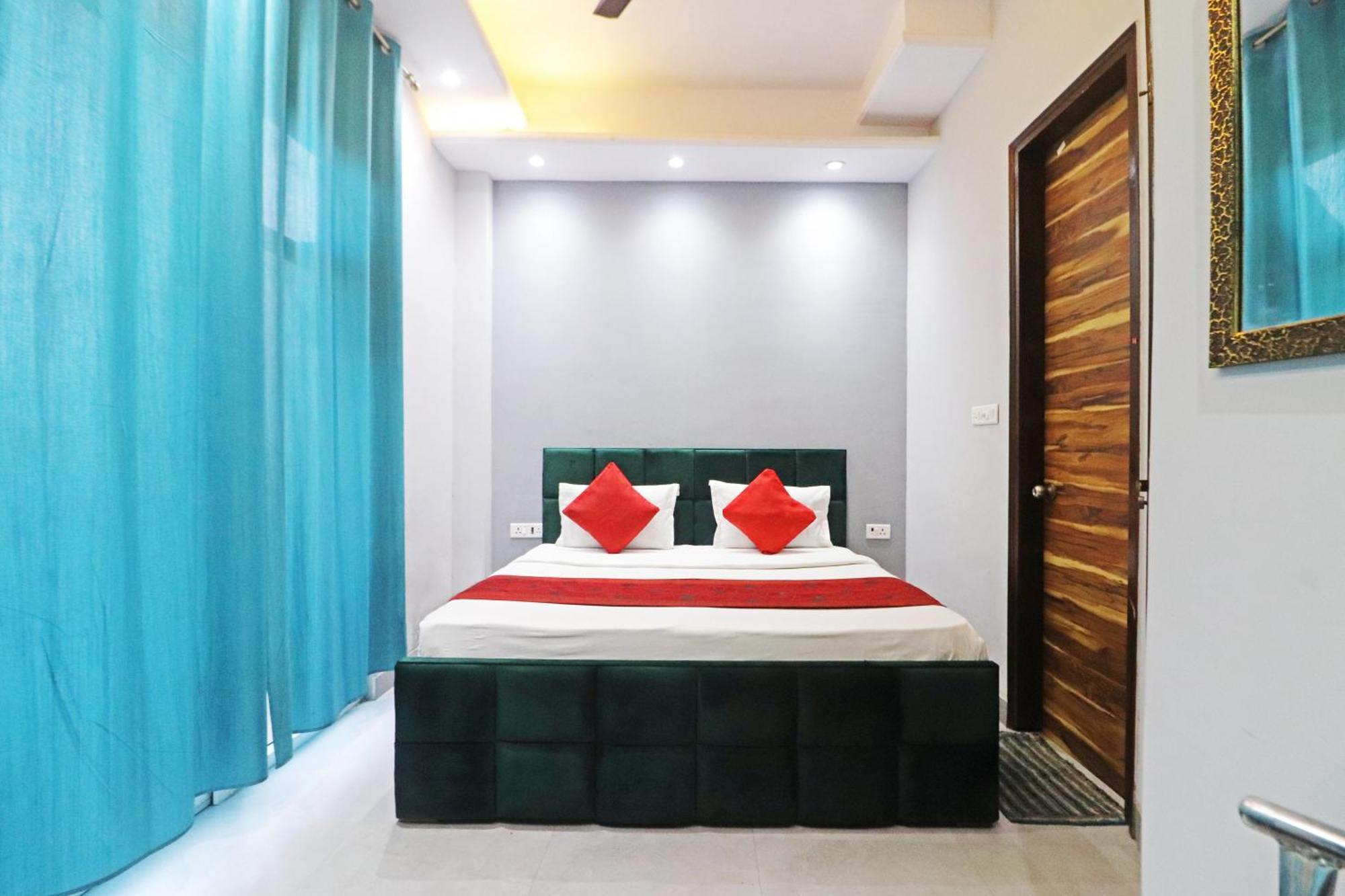 Twamev Couple Friendly Rajouri Garden By The Arrow Hotel 4*