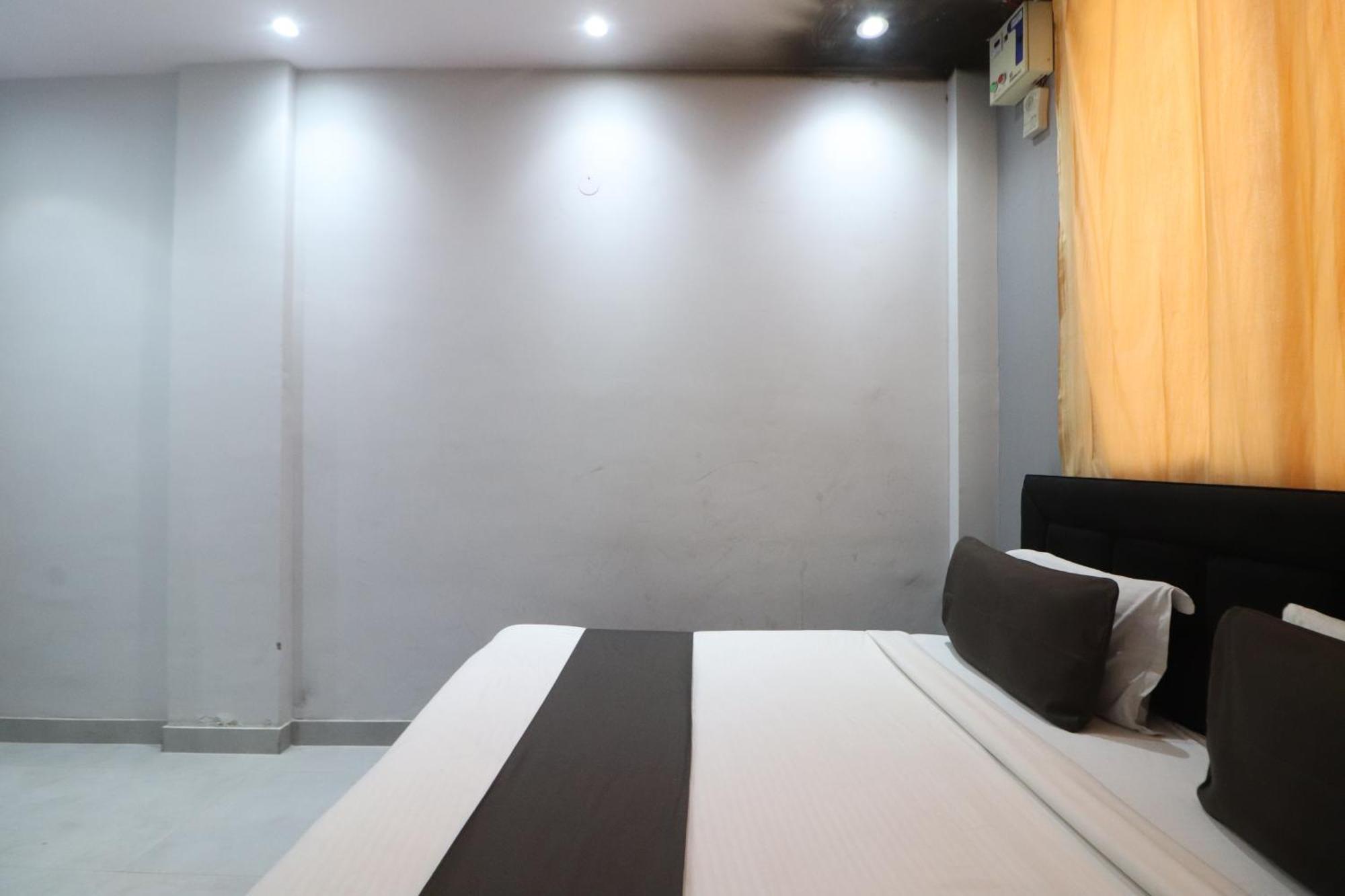 Twamev Couple Friendly Rajouri Garden By The Arrow Hotel New Delhi