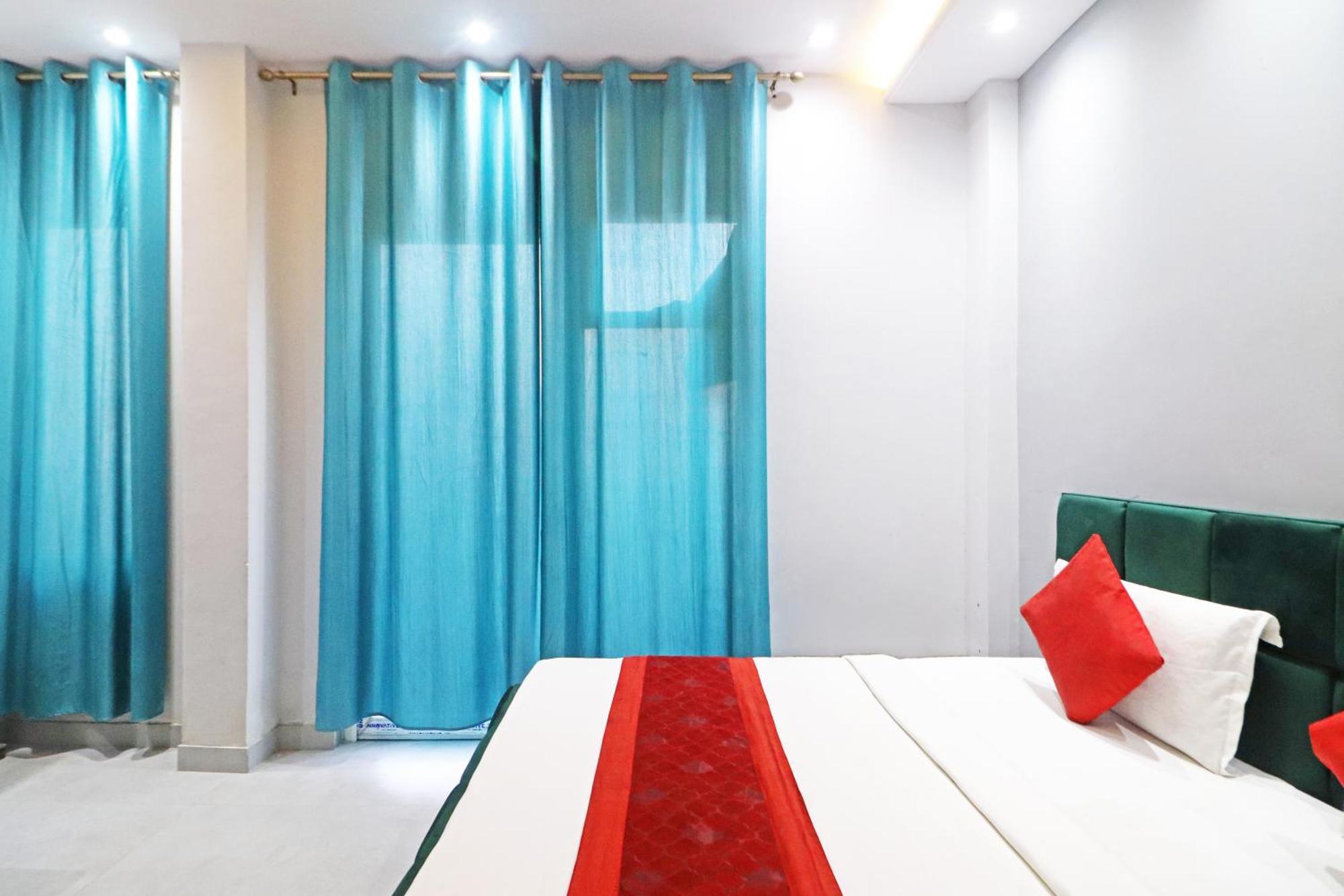 Twamev Couple Friendly Rajouri Garden By The Arrow