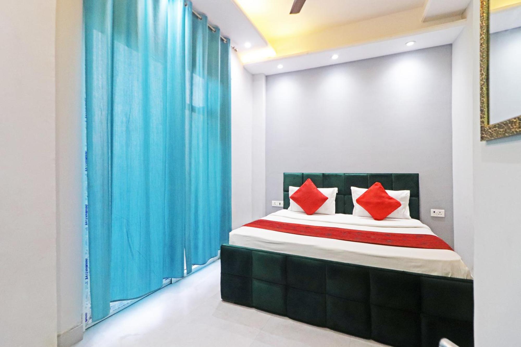 Twamev Couple Friendly Rajouri Garden By The Arrow Hotel 4*