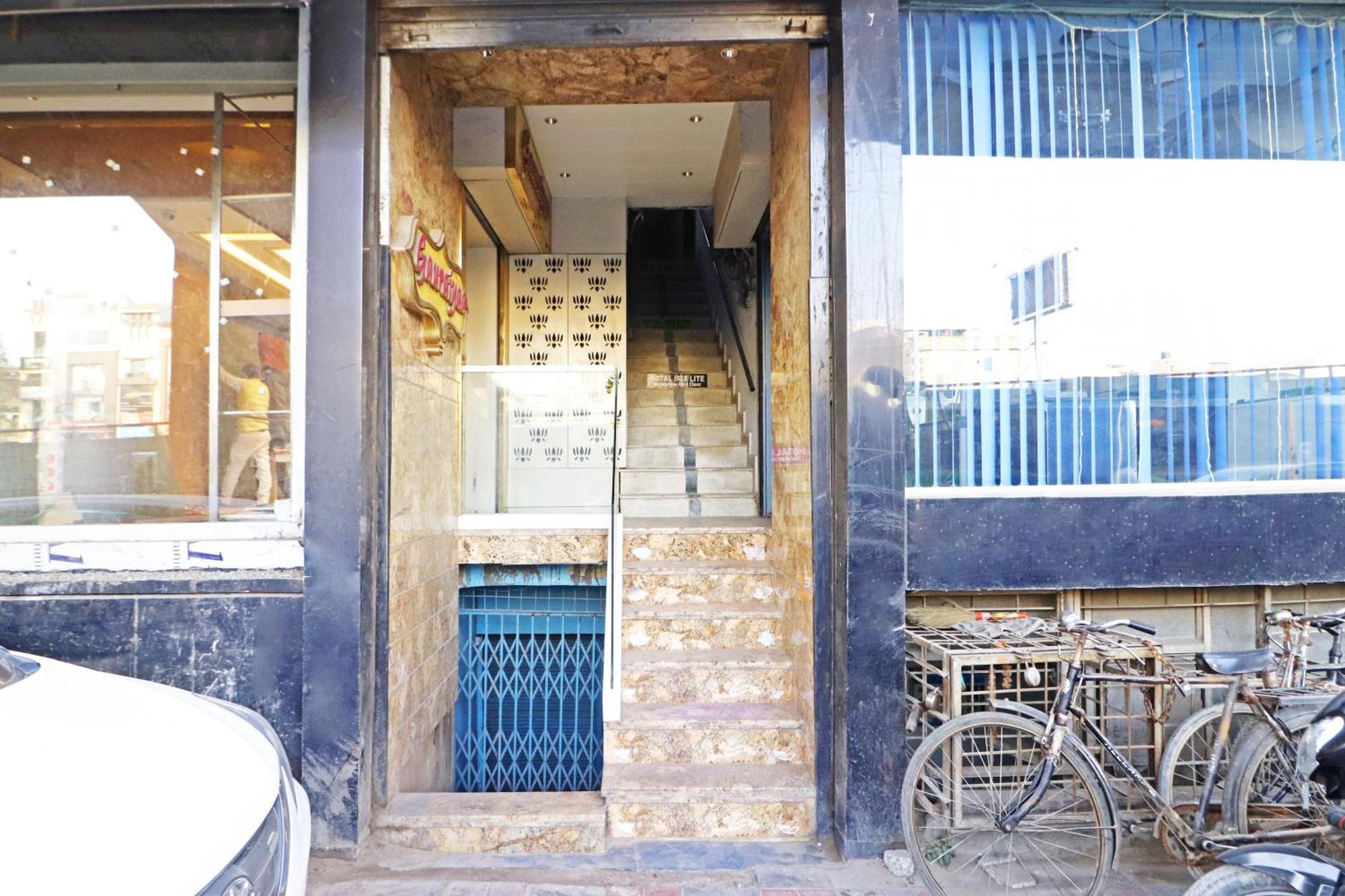 Hotel Twamev Couple Friendly Rajouri Garden By The Arrow 4*