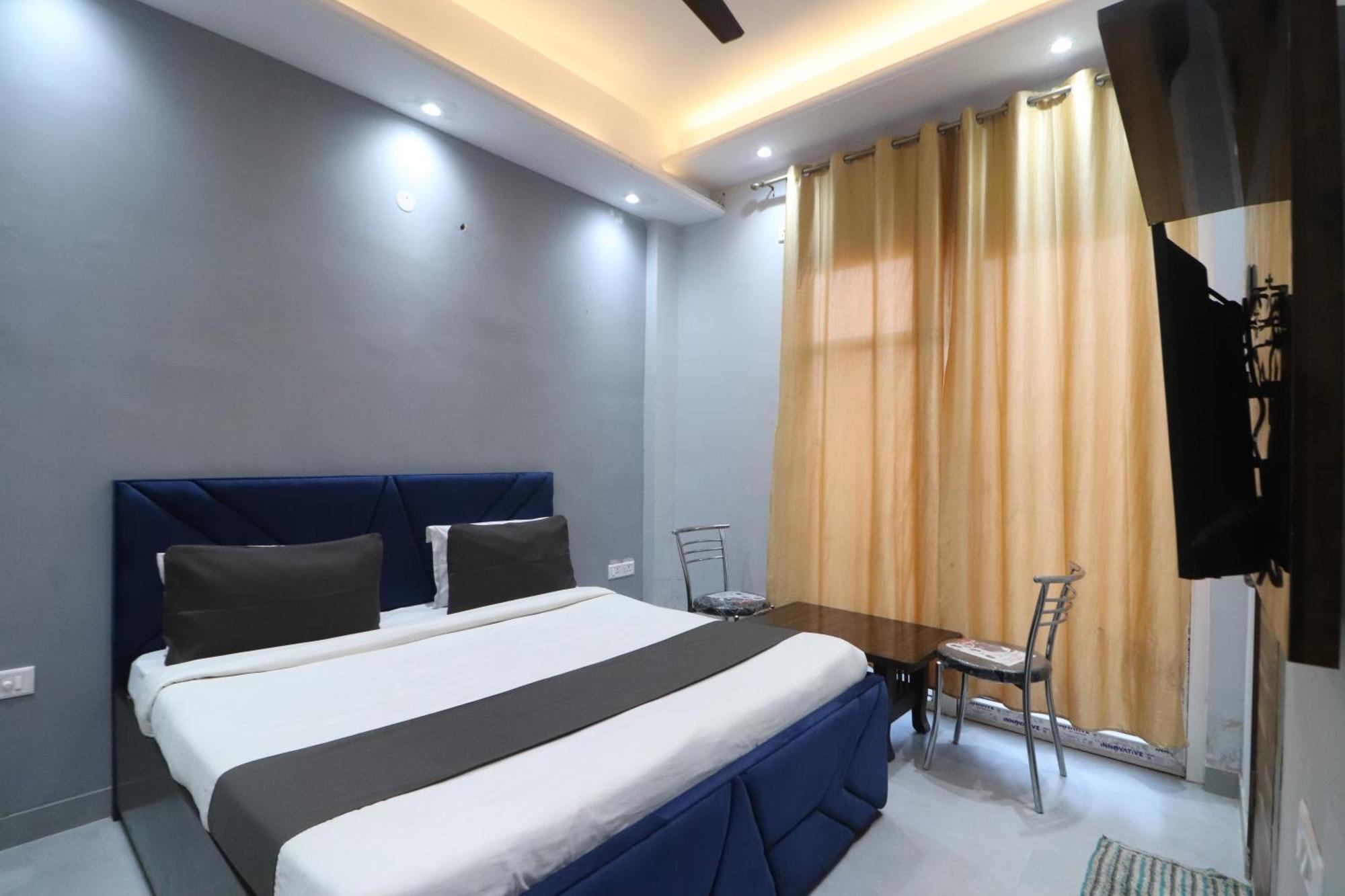 Hotel Twamev Couple Friendly Rajouri Garden By The Arrow New Delhi