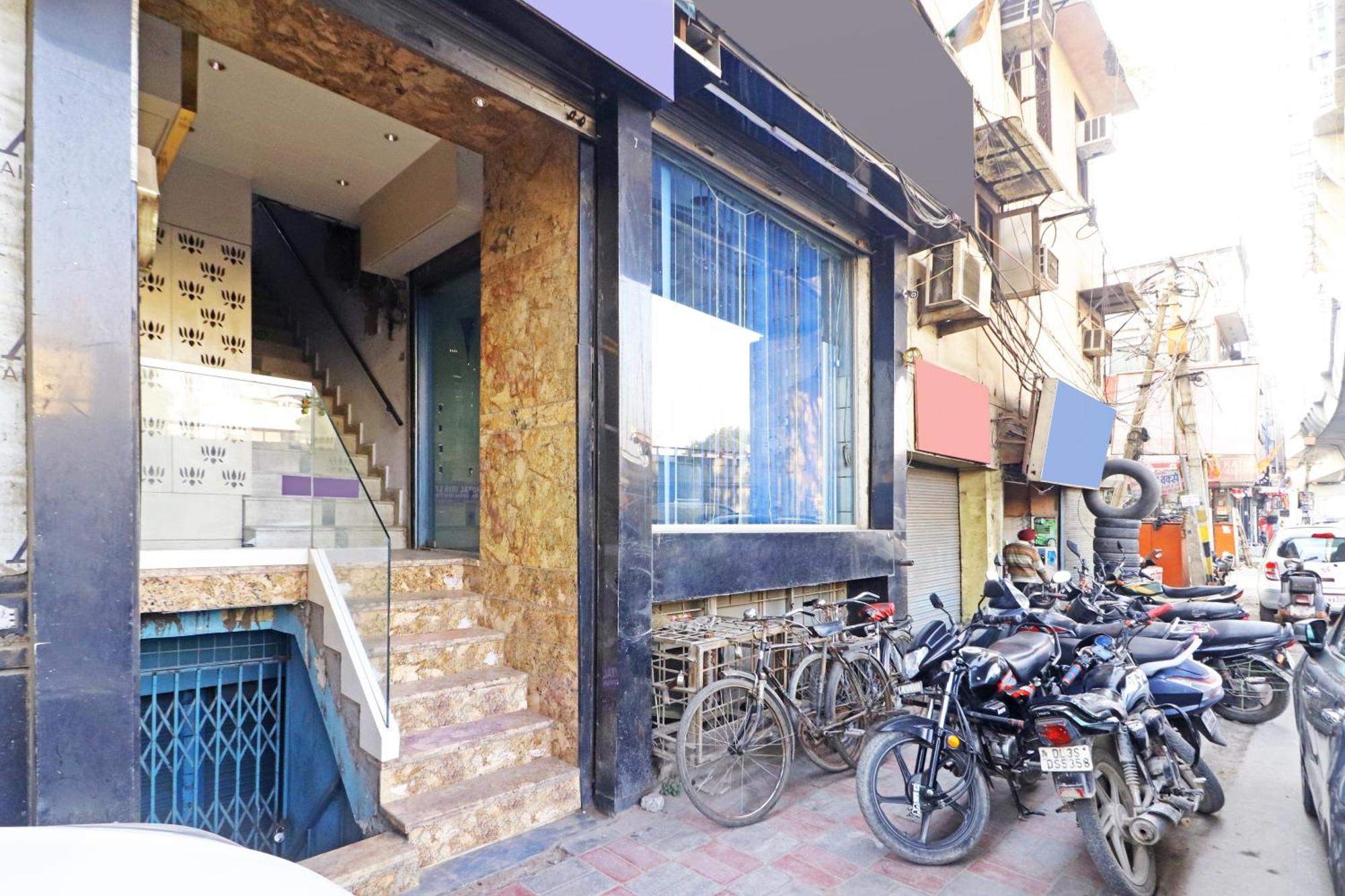 Twamev Couple Friendly Rajouri Garden By The Arrow 4* New Delhi