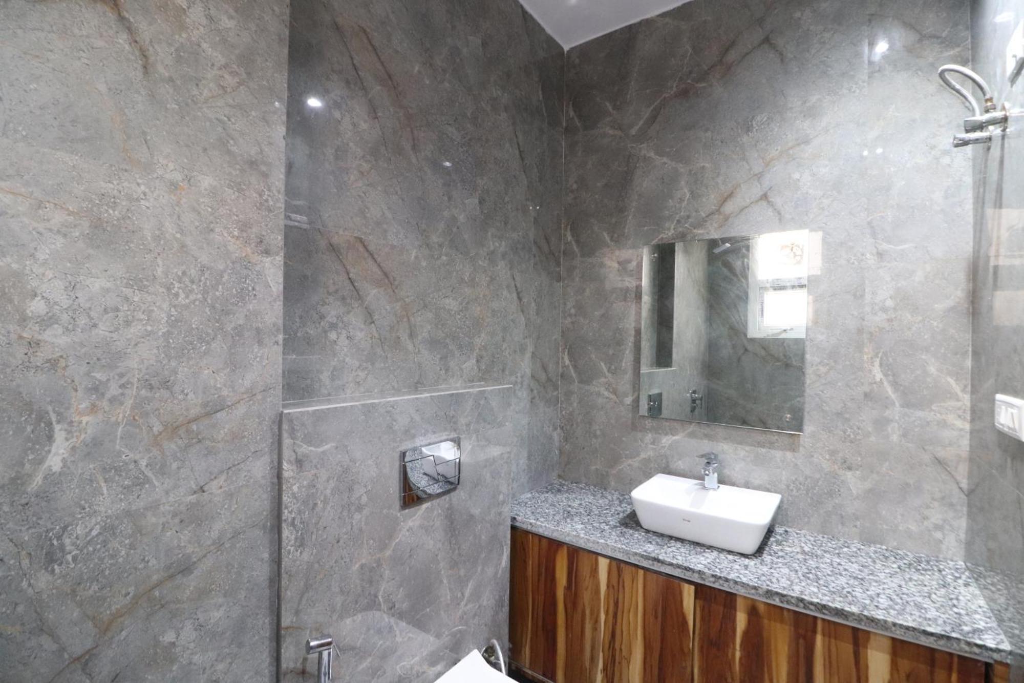 Twamev Couple Friendly Rajouri Garden By The Arrow New Delhi