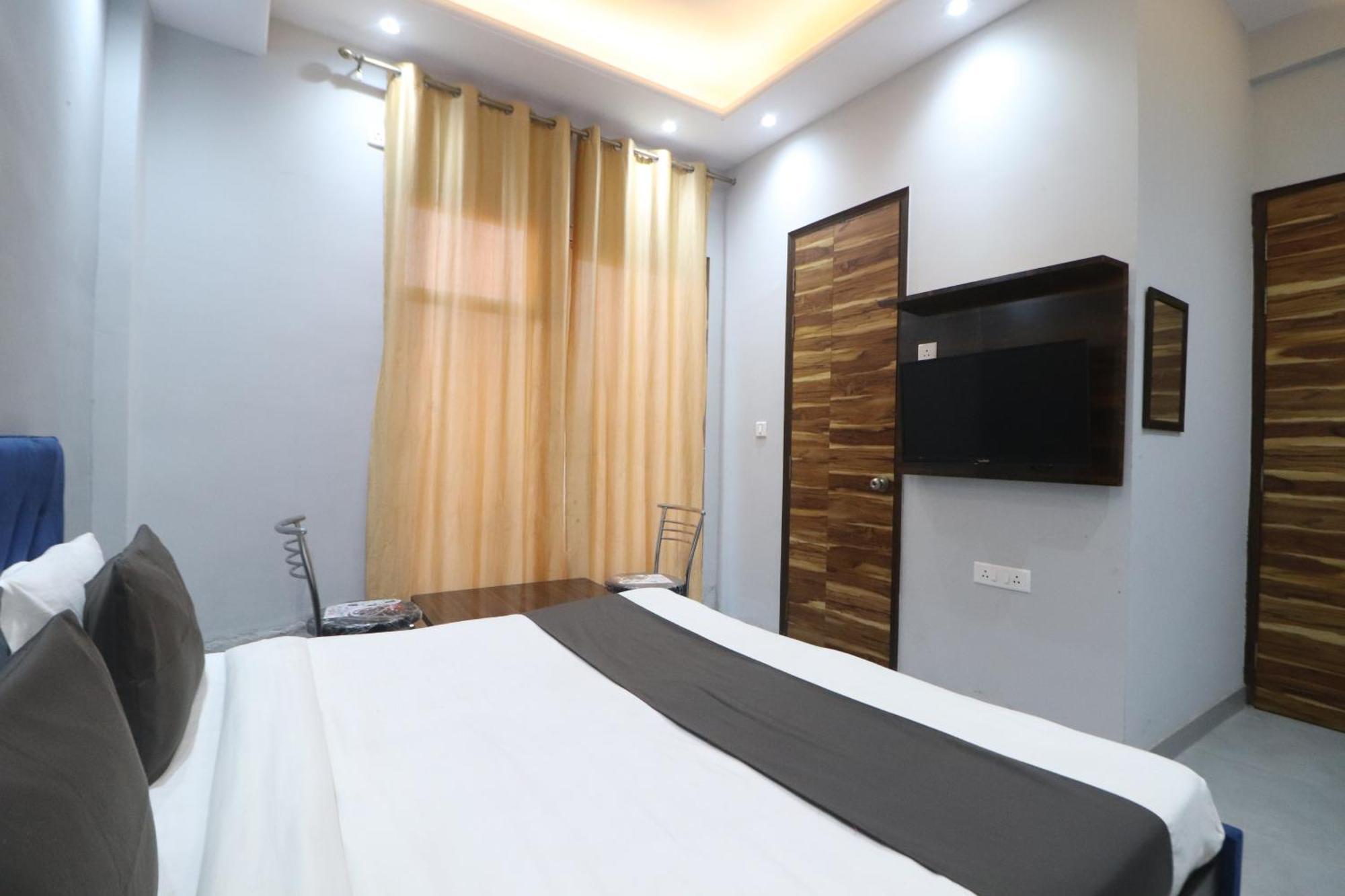 Twamev Couple Friendly Rajouri Garden By The Arrow Hotel 4*