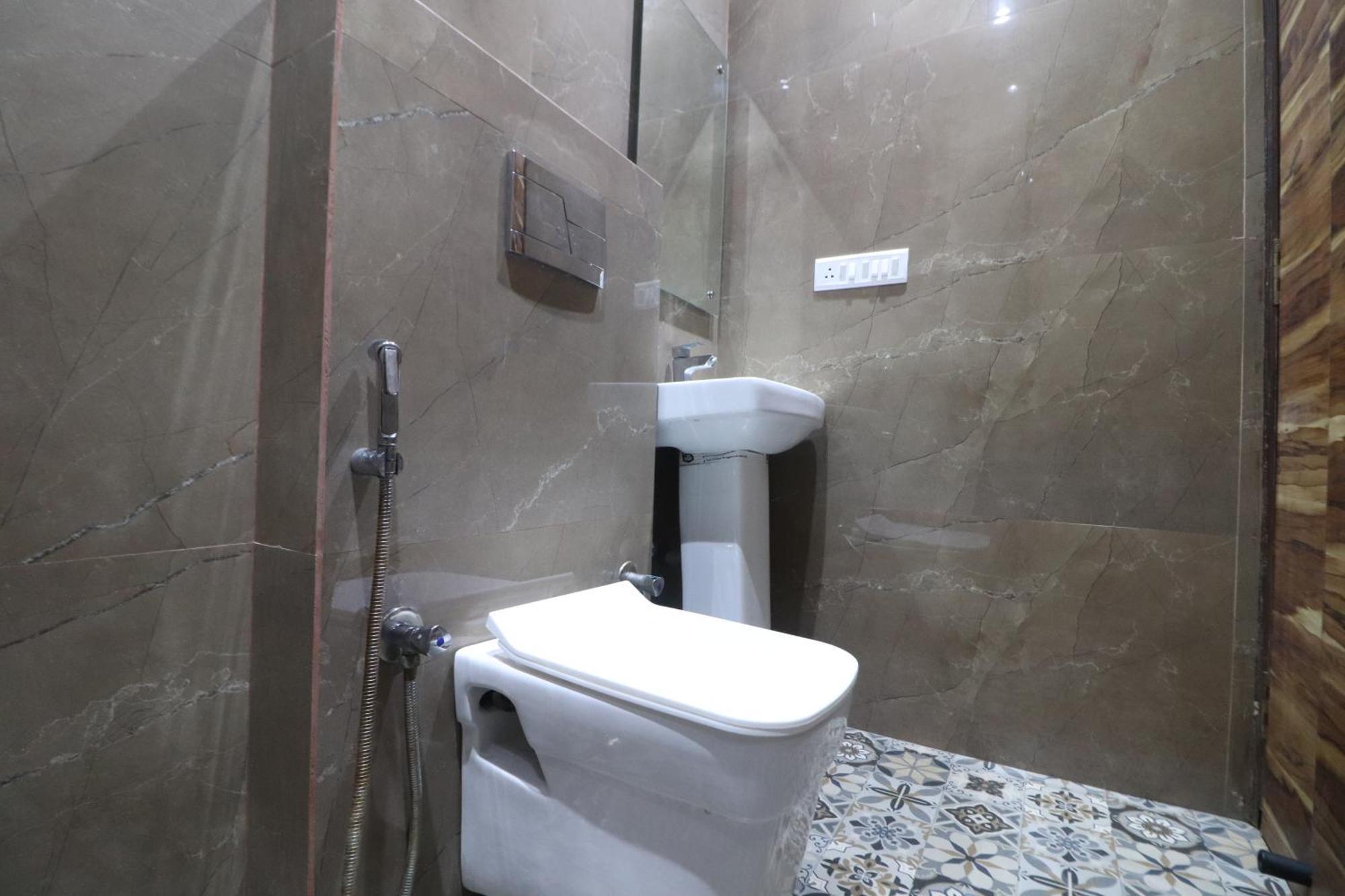 Hotel Twamev Couple Friendly Rajouri Garden By The Arrow 4*
