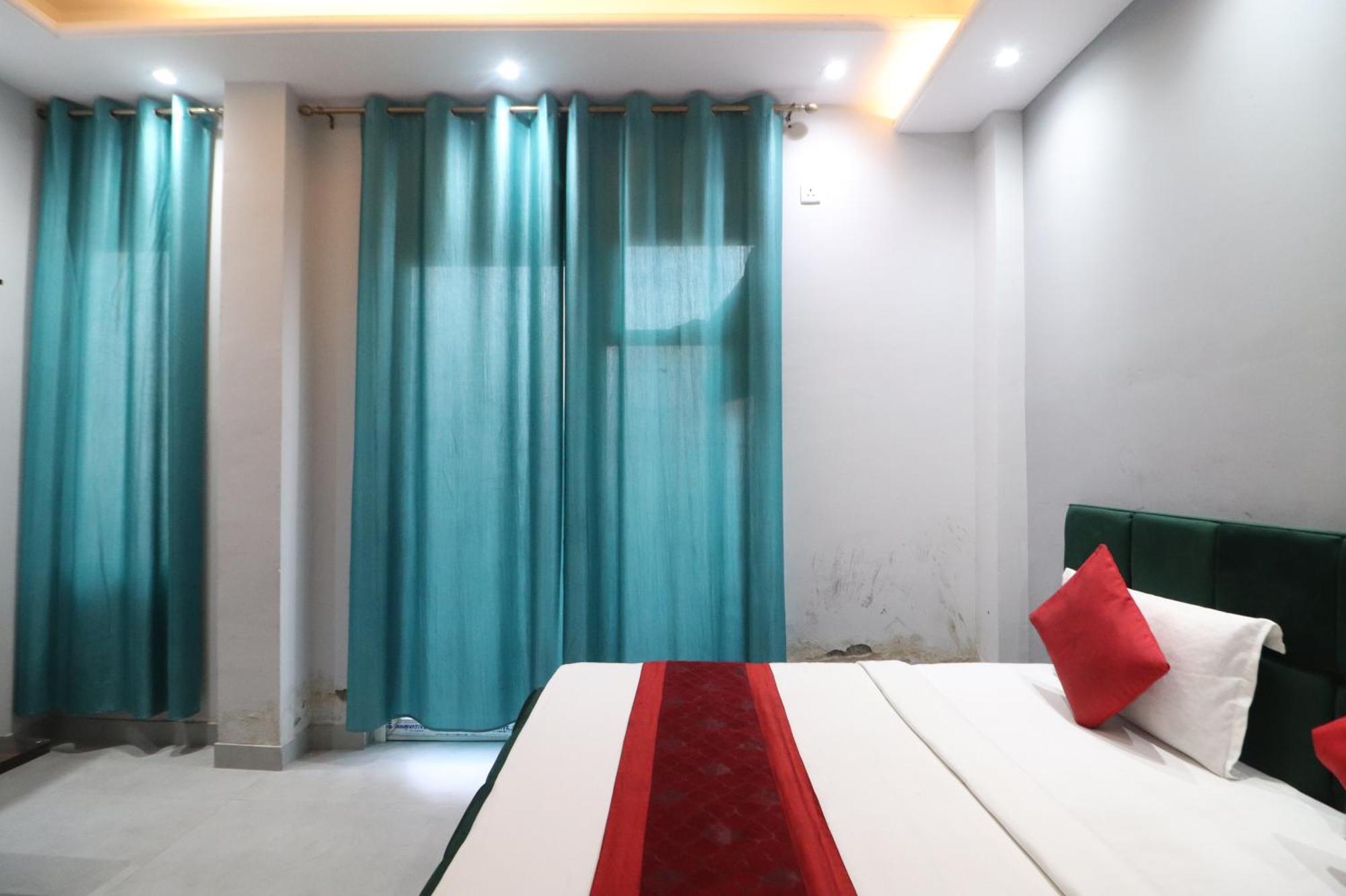 Hotel Twamev Couple Friendly Rajouri Garden By The Arrow New Delhi