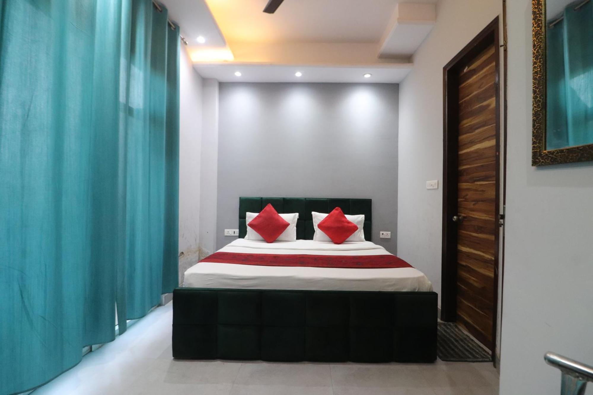 Twamev Couple Friendly Rajouri Garden By The Arrow New Delhi
