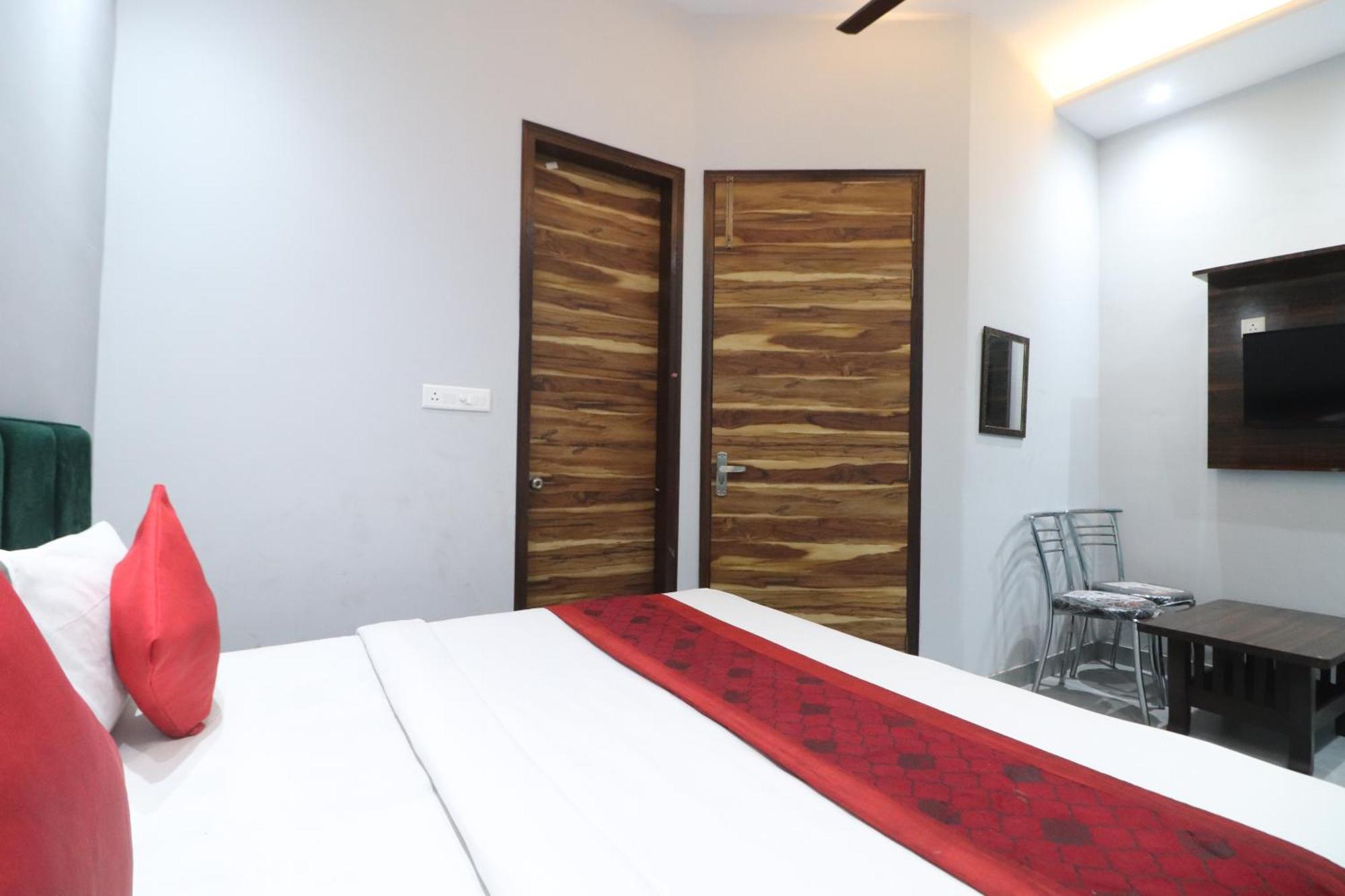 Hotel Twamev Couple Friendly Rajouri Garden By The Arrow