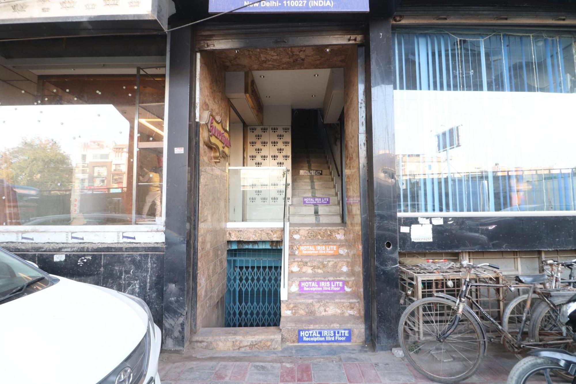 Twamev Couple Friendly Rajouri Garden By The Arrow 4*