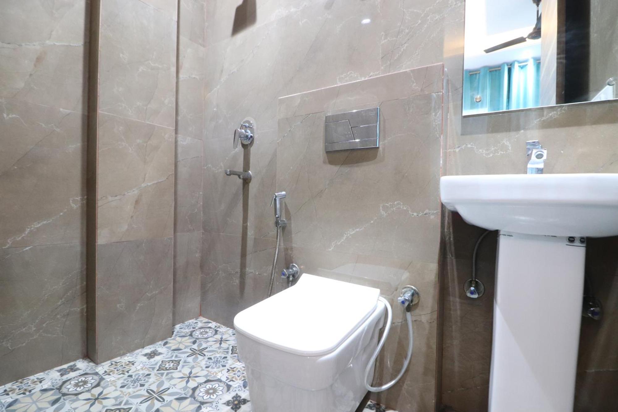 Hotel Twamev Couple Friendly Rajouri Garden By The Arrow